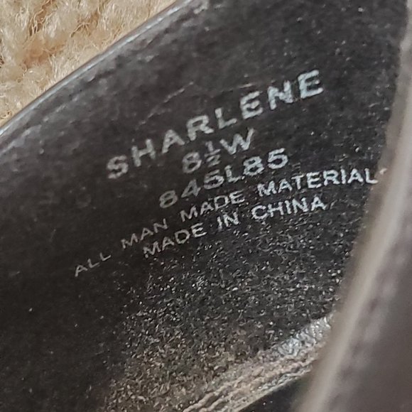 Black Heel Closed Toe Shoes Size 8 1/2 - Picture 5 of 7